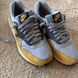 Mike Air Max Grey and Gold